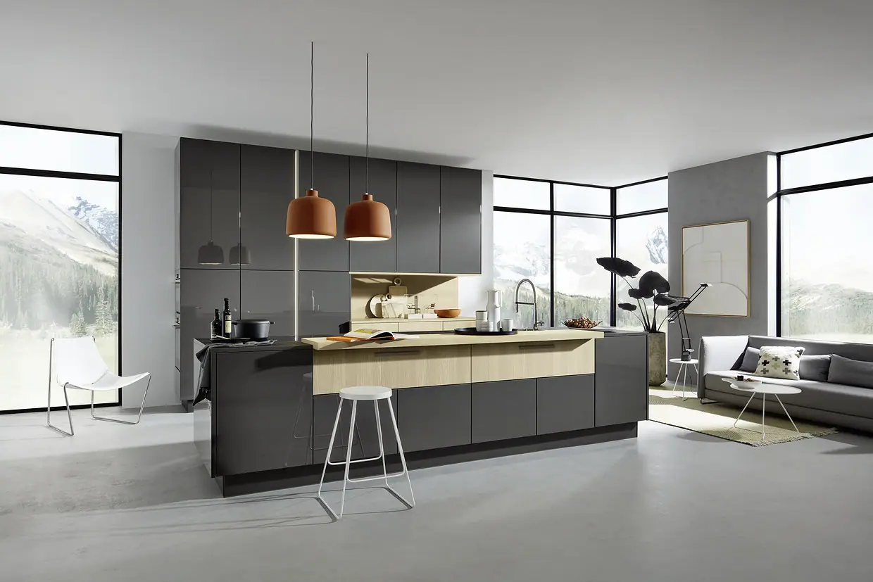 NOVA LACK Graphite high-gloss · LEAF Sand ash kitchen by Nolte