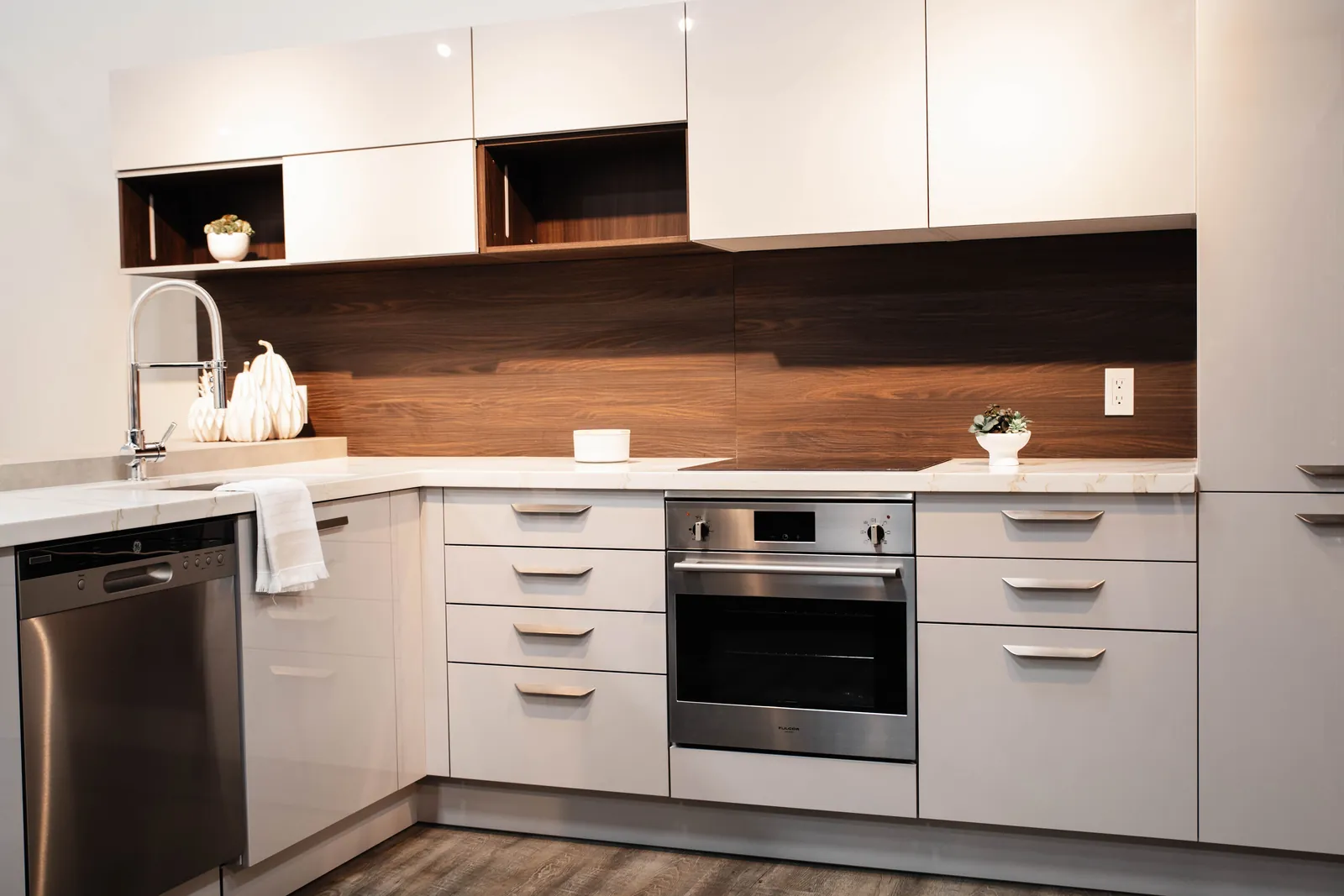 Gloss white and walnut